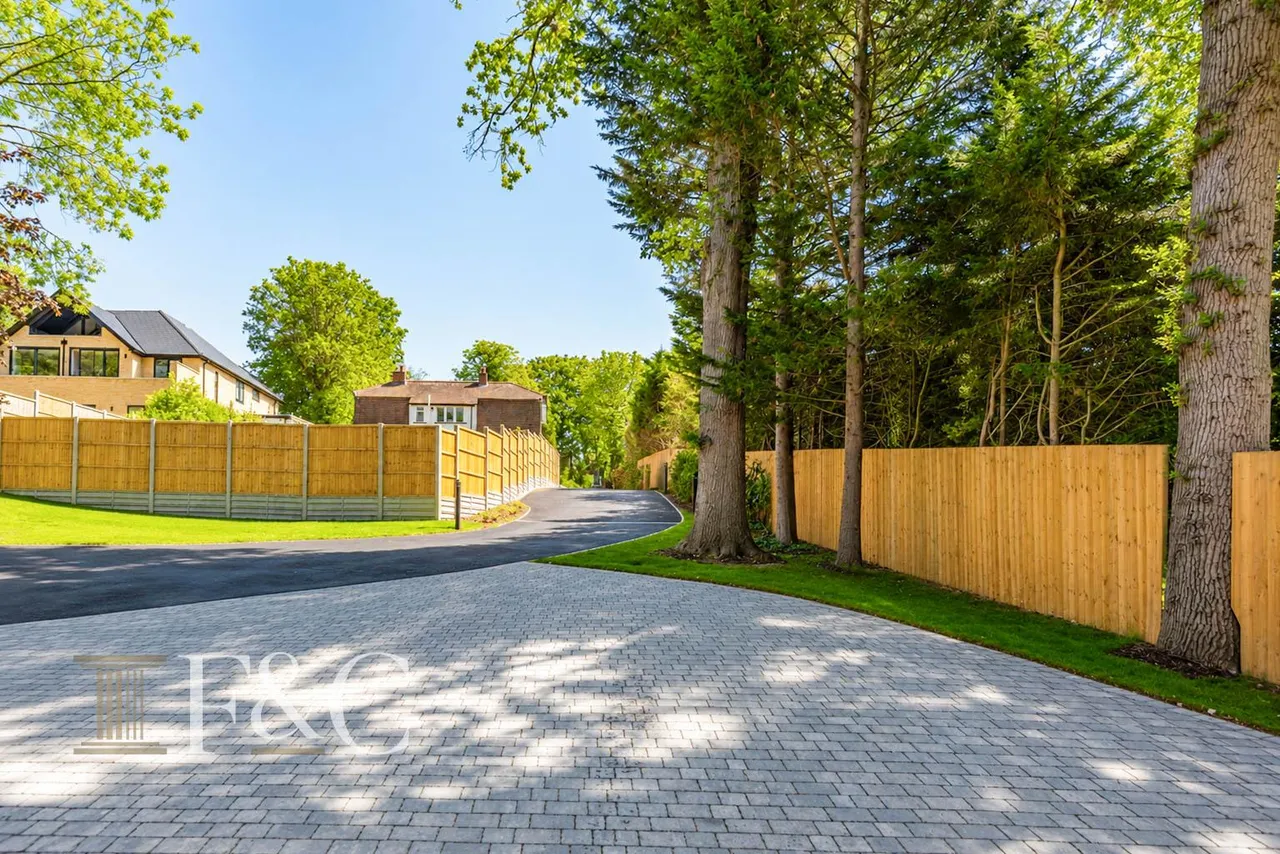 Private Road, Cuffley Hill, photo 39