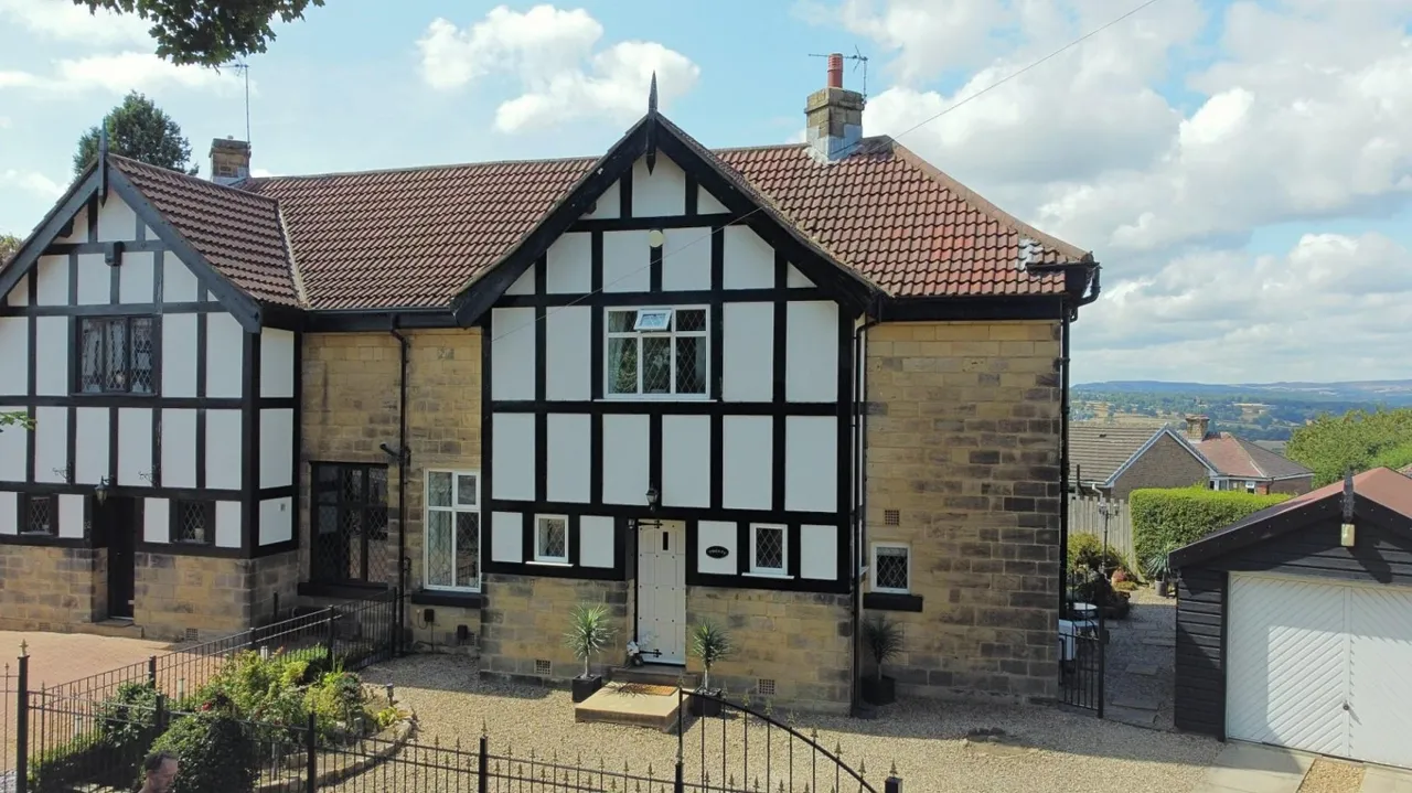 3 bed house for sale — Hill Court Drive, Bramley, Leeds