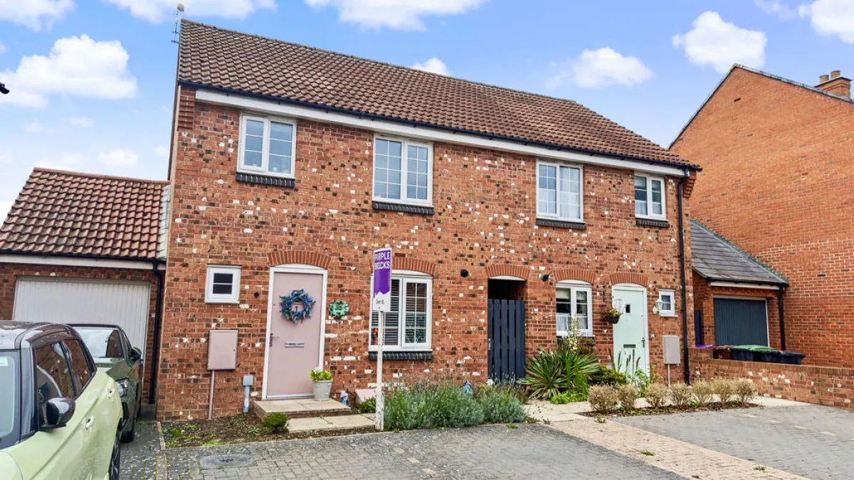 3 bed house for sale, Poppy Road, Witham St. Hughs