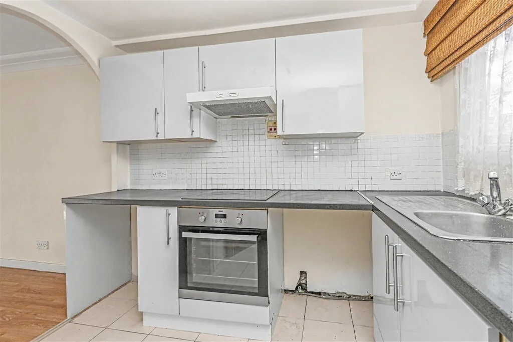 Sandalwood Road, Feltham, TW13, photo 5