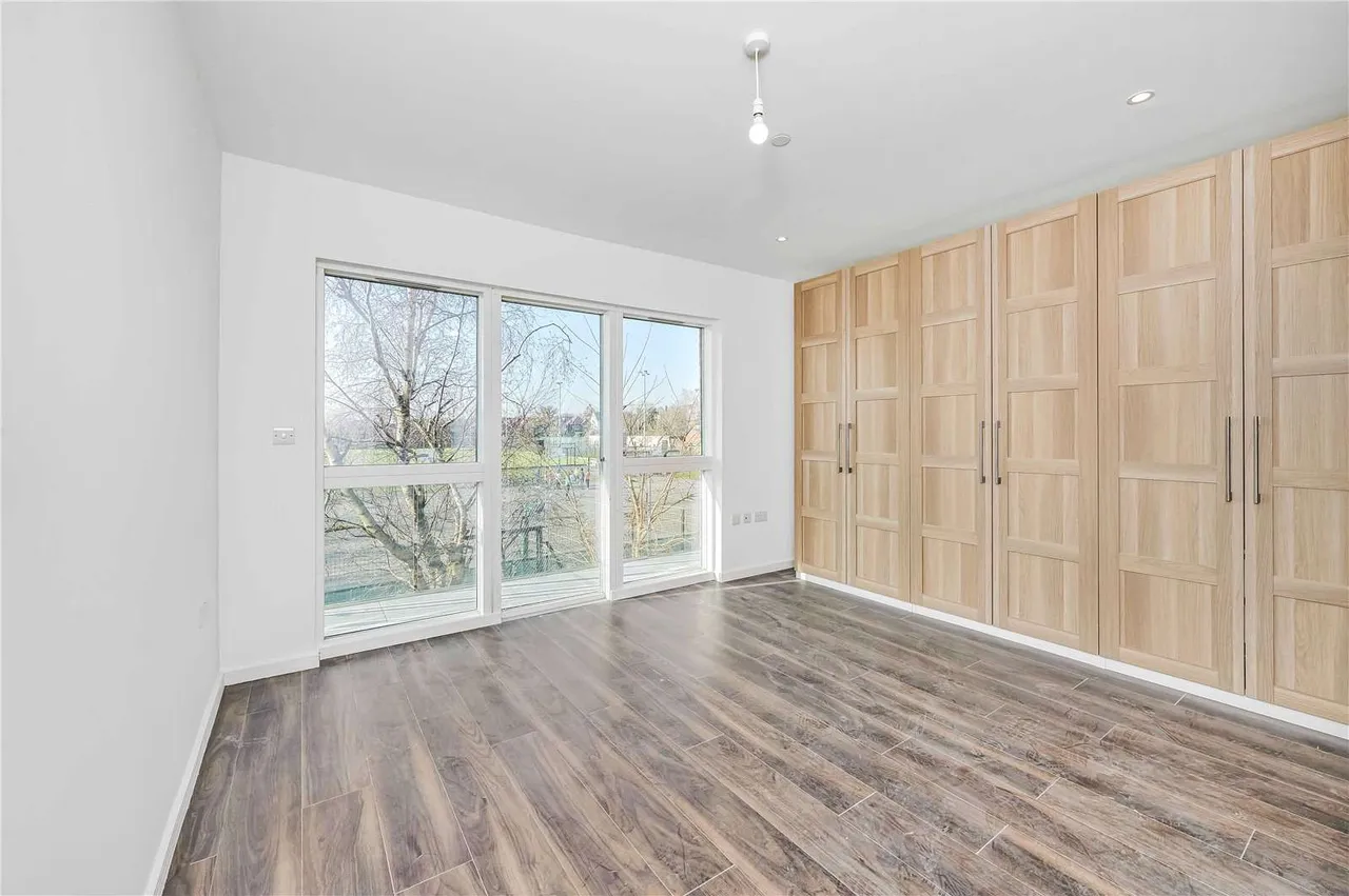 Ronian Villas, Elm Grove, Wimbledon, London, SW19 4ES, photo 3