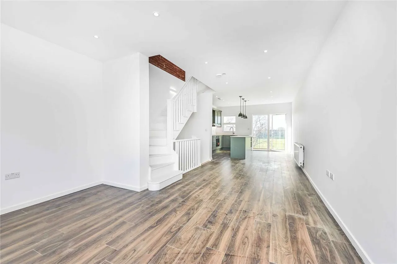 Ronian Villas, Elm Grove, Wimbledon, London, SW19 4ES, photo 6