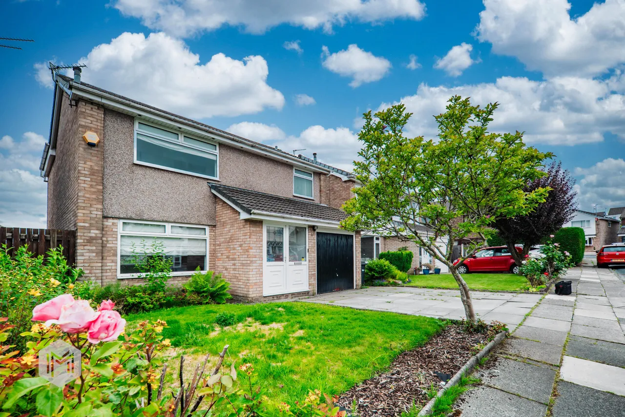 3 bed house for sale — Rollesby Close, Bury, BL8 1EW