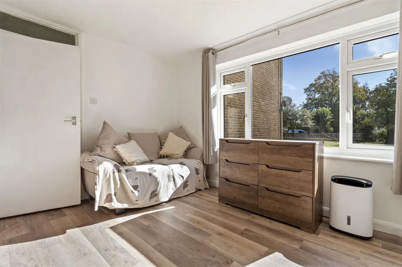 Chesswood Road, Worthing, photo 4