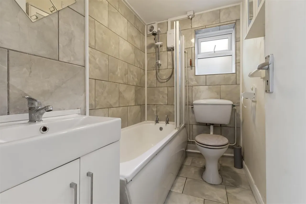 Chesswood Road, Worthing, photo 5
