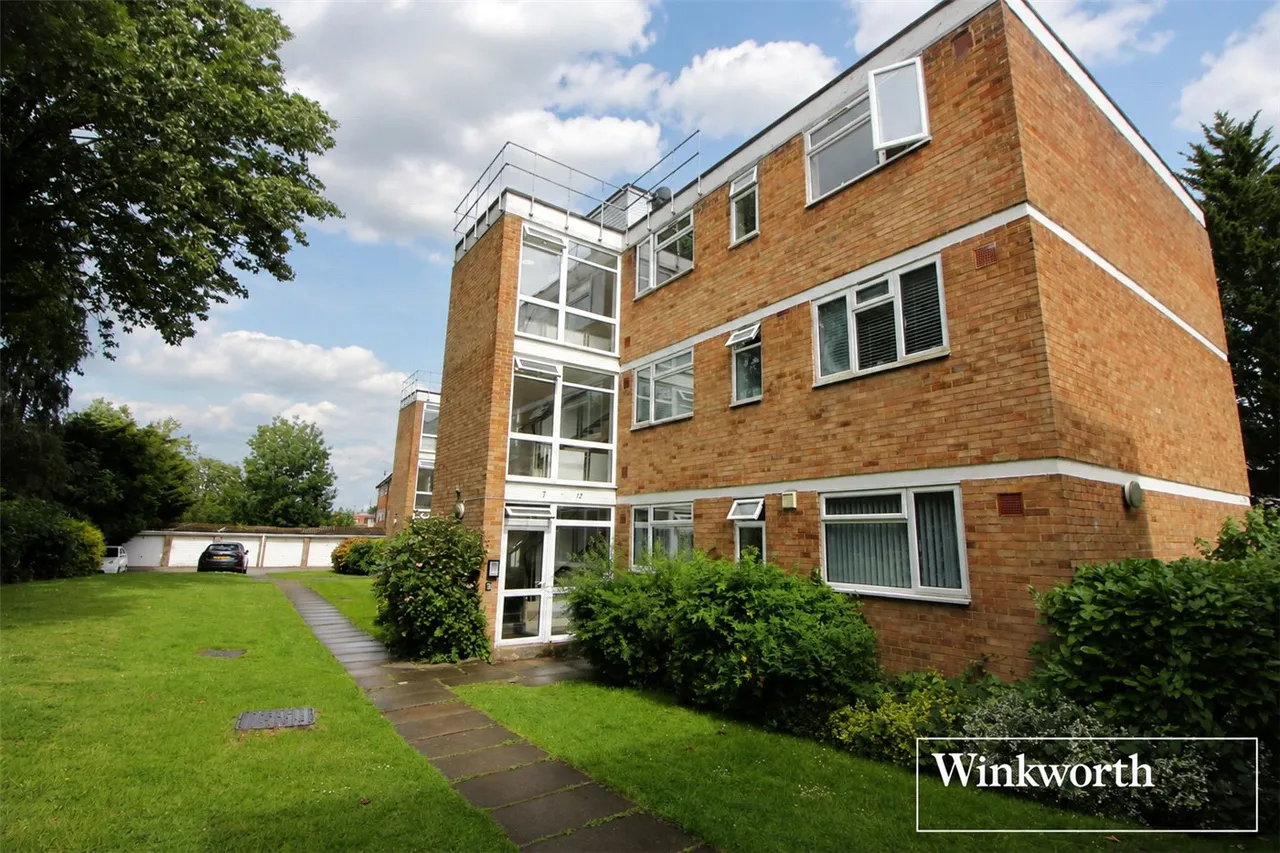 Holt Close, Elstree, Borehamwood, Hertfordshire, WD6, photo 3