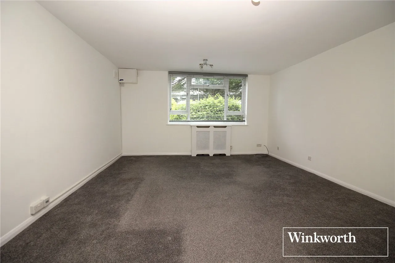 Holt Close, Elstree, Borehamwood, Hertfordshire, WD6, photo 6