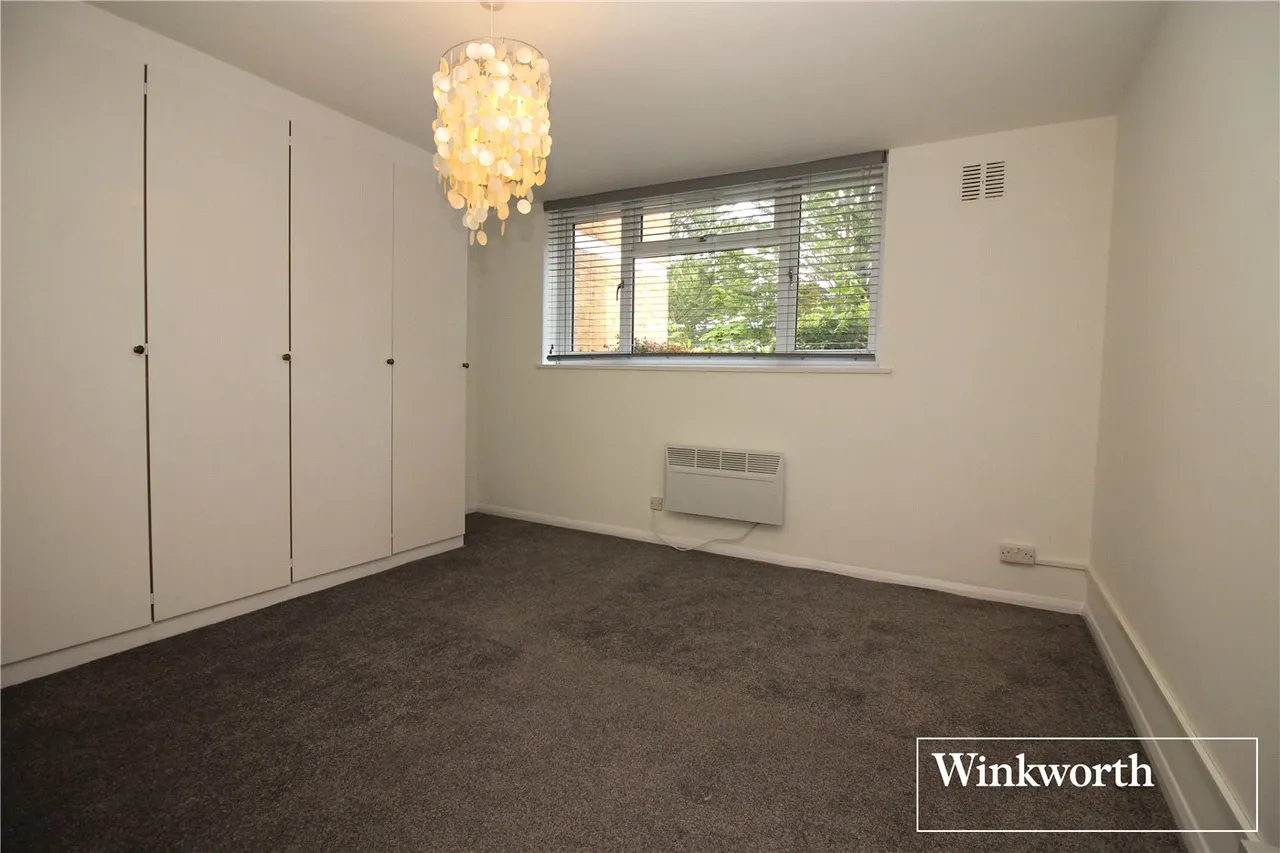 Holt Close, Elstree, Borehamwood, Hertfordshire, WD6, photo 7
