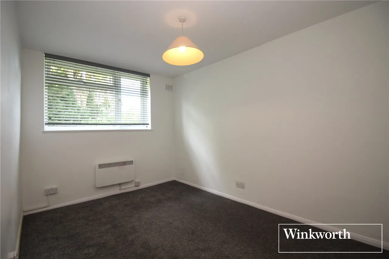 Holt Close, Elstree, Borehamwood, Hertfordshire, WD6, photo 9