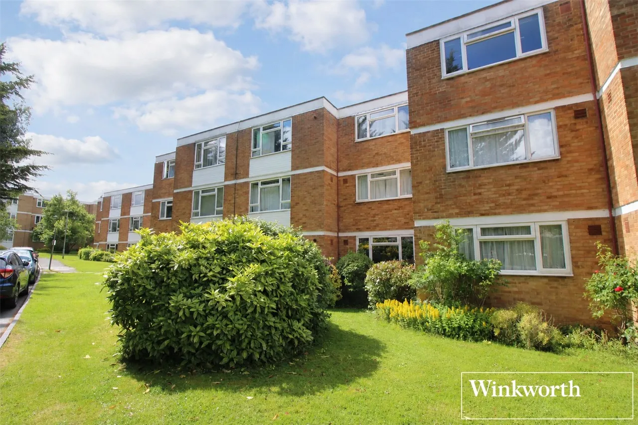 Holt Close, Elstree, Borehamwood, Hertfordshire, WD6, photo 2