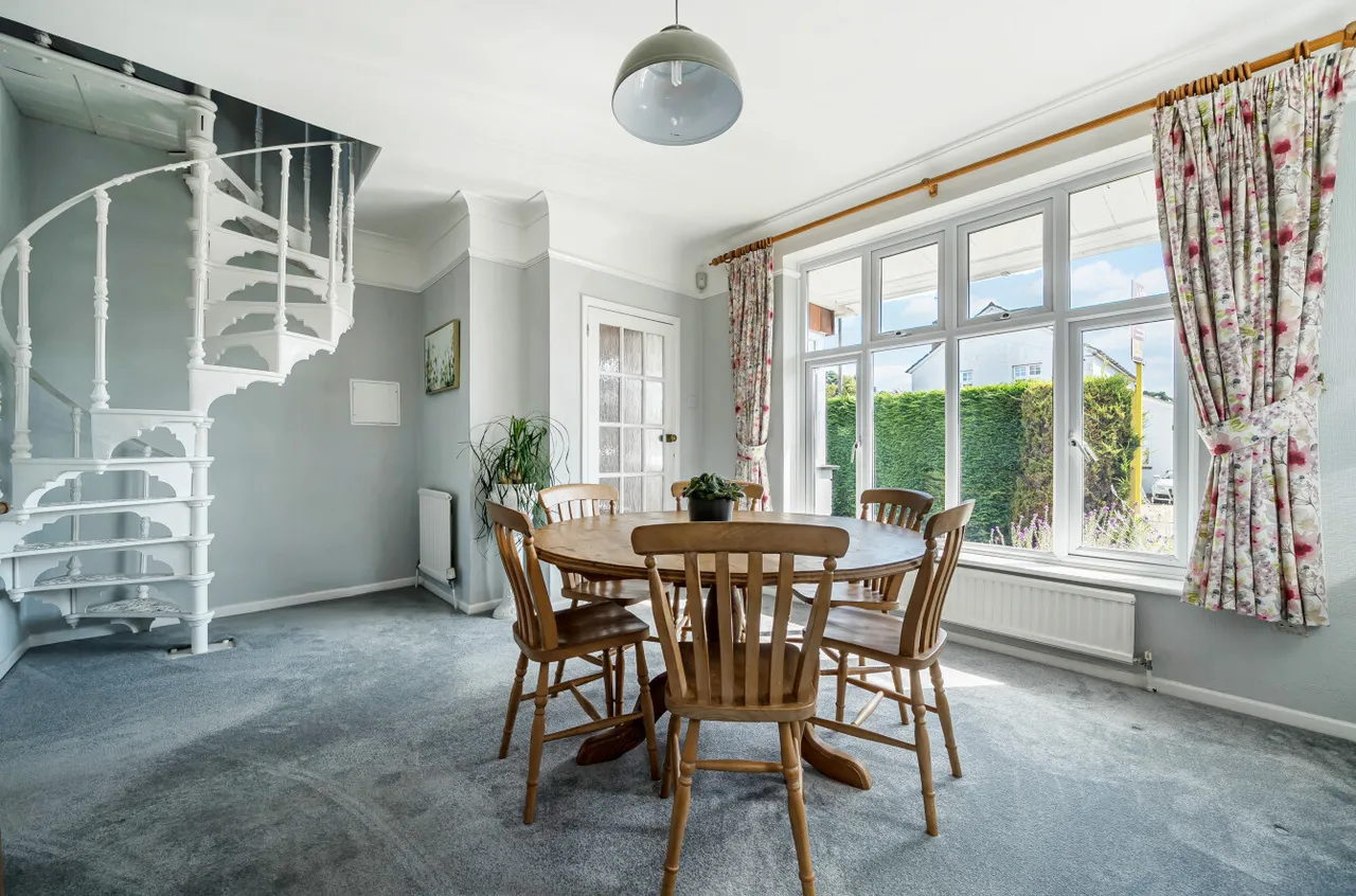 Junction Road, Lightwater, Surrey, GU18 5TQ, photo 6