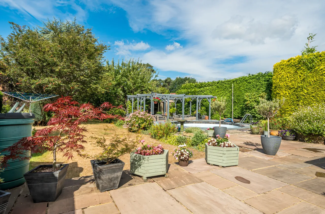 Junction Road, Lightwater, Surrey, GU18 5TQ, photo 2