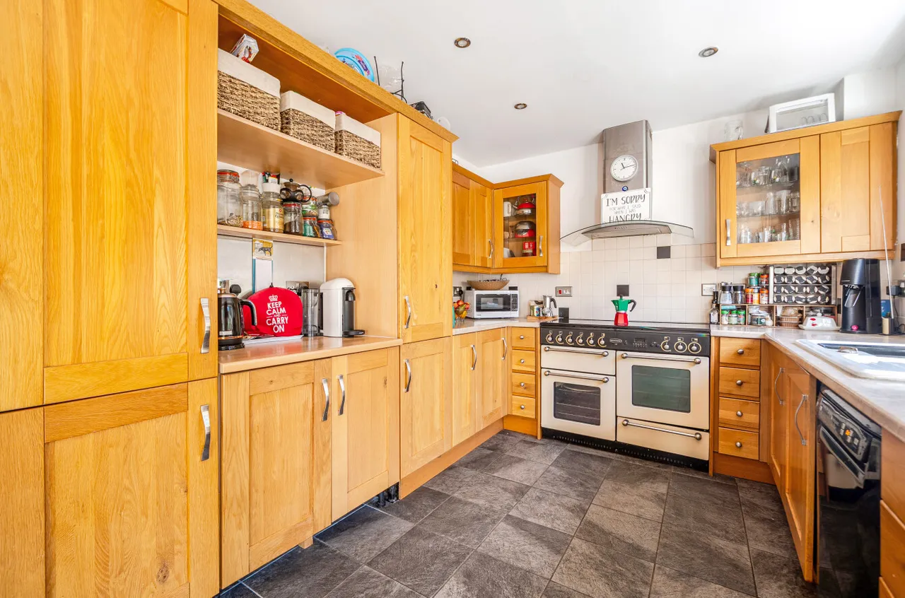 Bateman Grove, Ash, GU12, photo 4