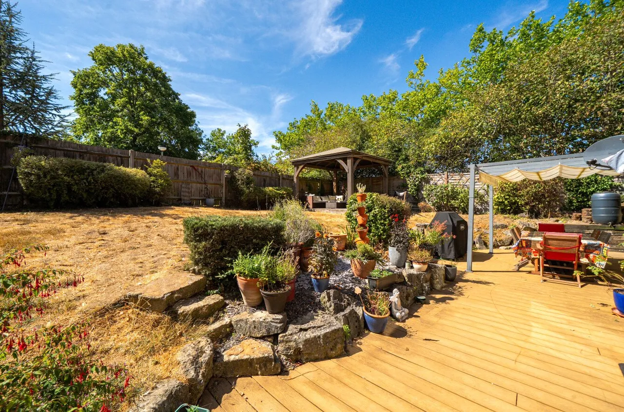 Bateman Grove, Ash, GU12, photo 6