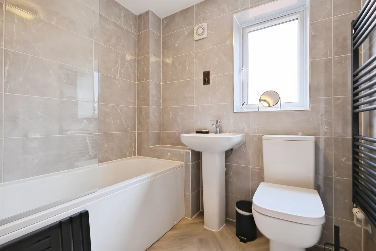 Adlam Way, Salisbury, SP2, photo 13