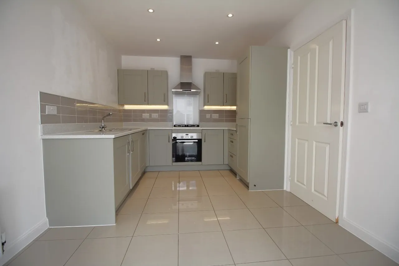 Broad Acre Road, Cheltenham, Gloucestershire, GL52, photo 3