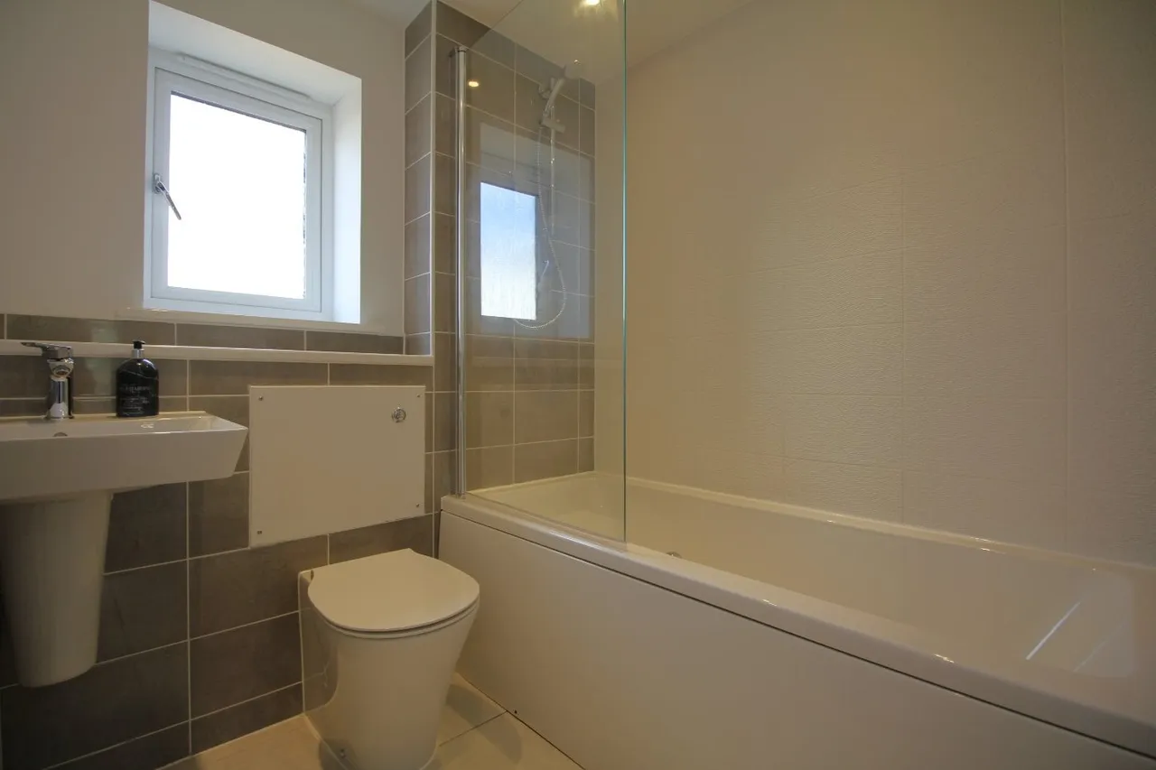 Broad Acre Road, Cheltenham, Gloucestershire, GL52, photo 11