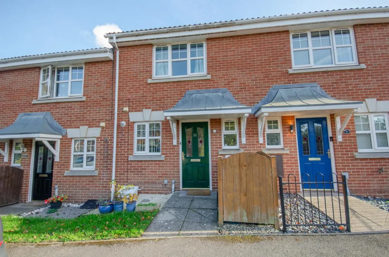 2 bed house for sale, Hill Close, Emersons Green, BS16