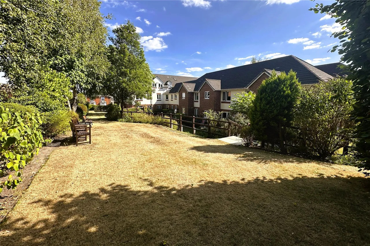 1 bed flat for sale — Clarence Road, Fleet, Hampshire, GU51 3SH
