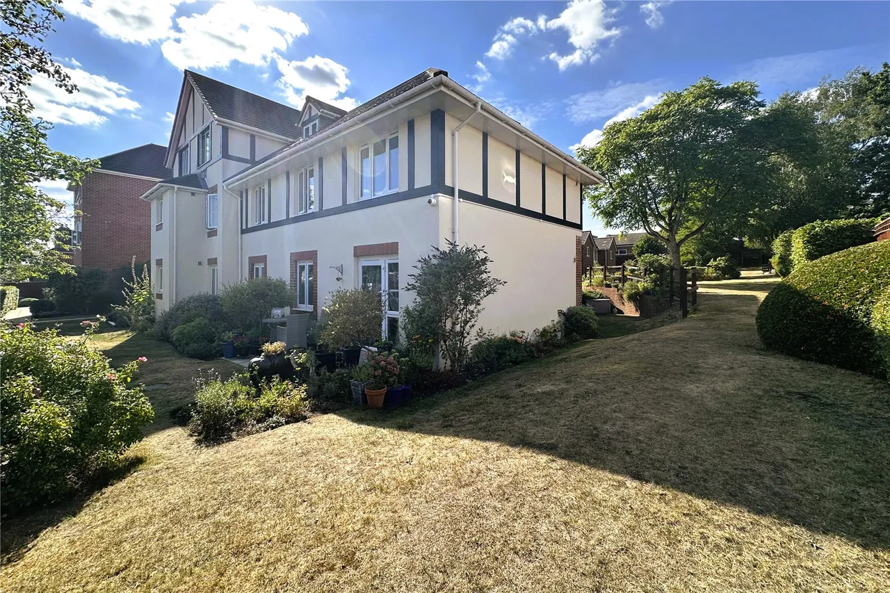 Clarence Road, Fleet, Hampshire, GU51 3SH, photo 2