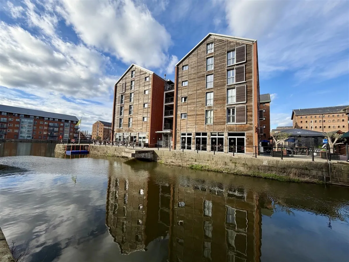 2 bed flat for sale, Merchants Quay, The Docks, GL1