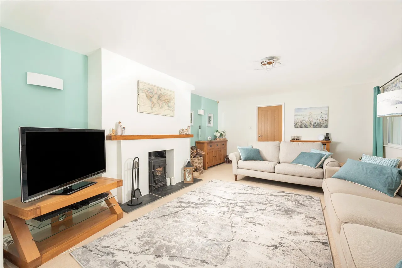 High Street, Stoke Goldington, MK16, photo 3