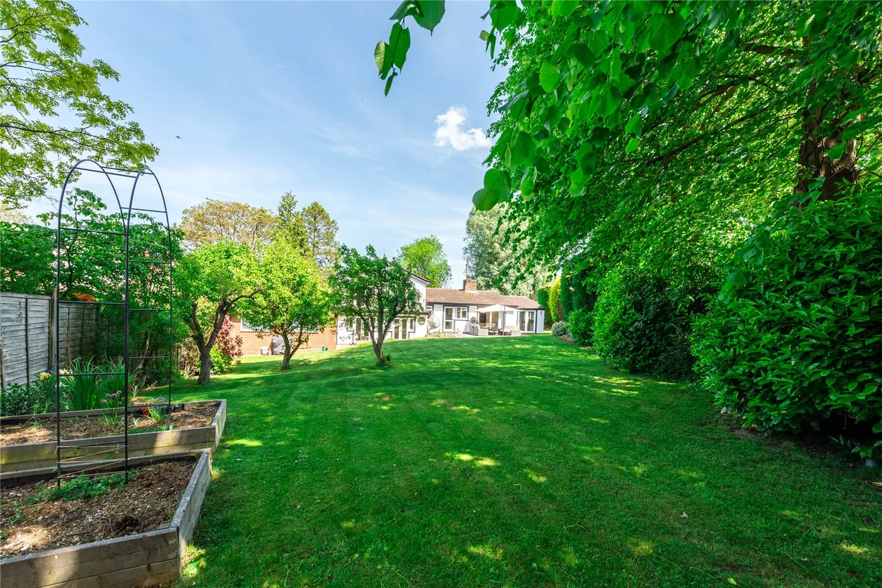 High Street, Stoke Goldington, MK16, photo 18