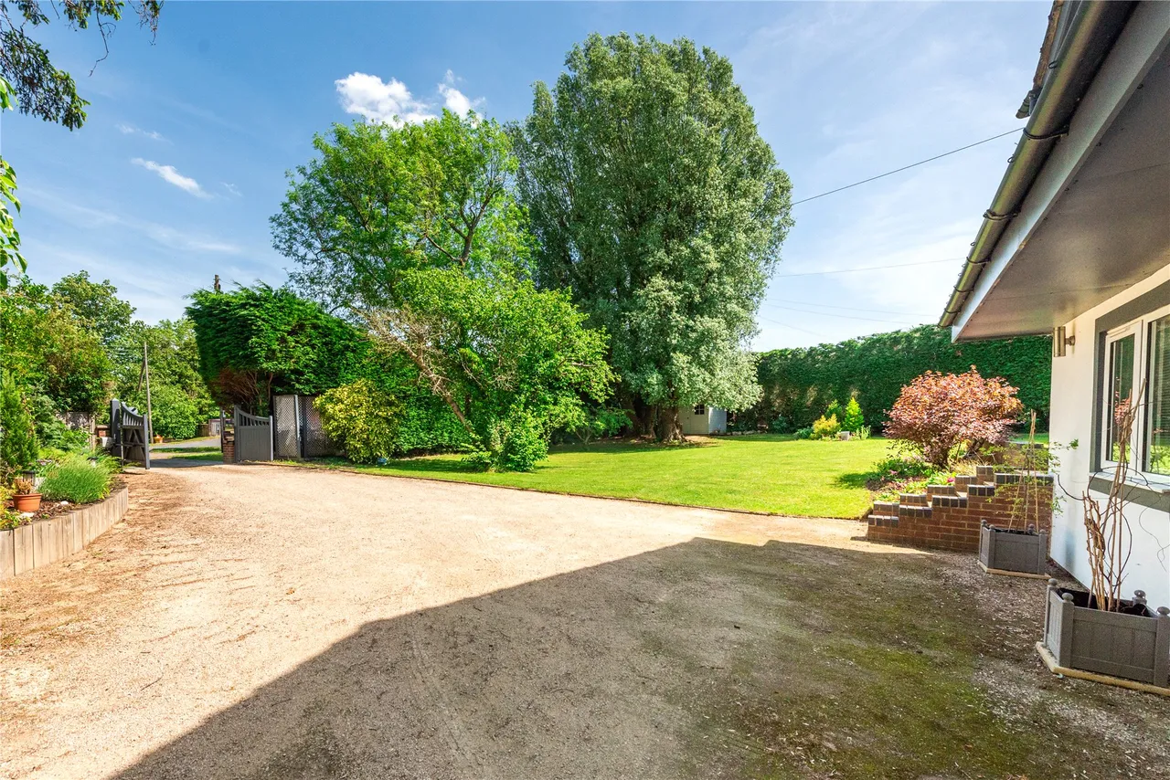 High Street, Stoke Goldington, MK16, photo 22