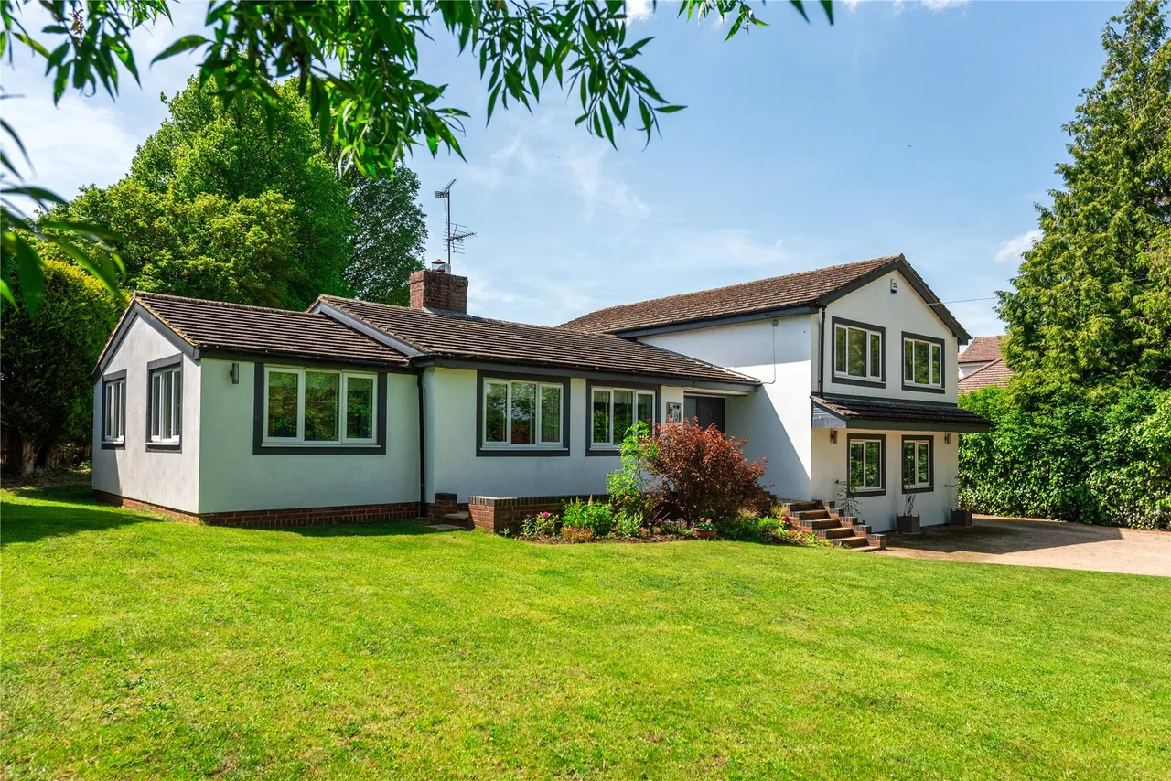 High Street, Stoke Goldington, MK16, photo 2