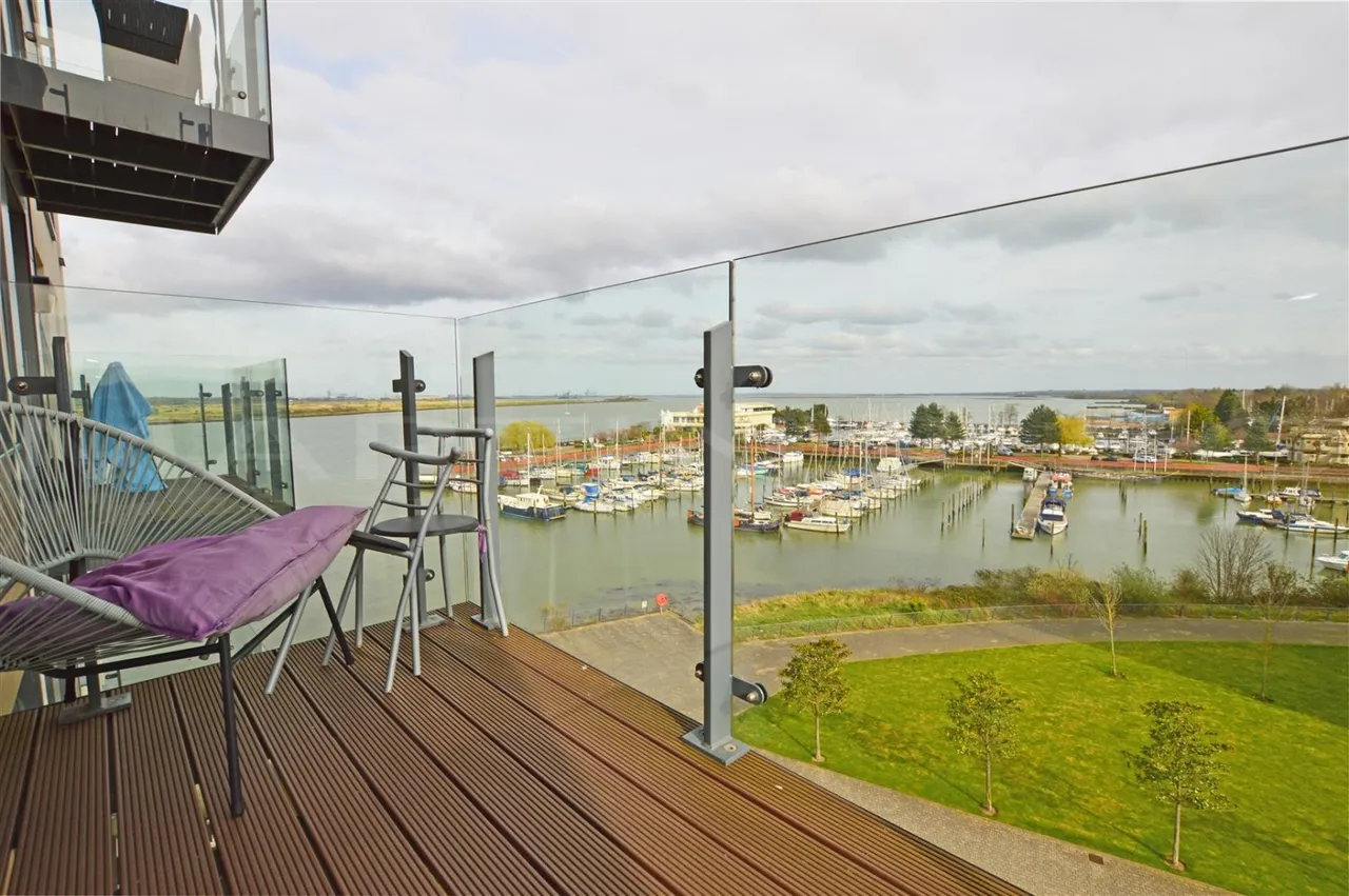 The Peninsula, Pegasus Way, Gillingham, photo 3