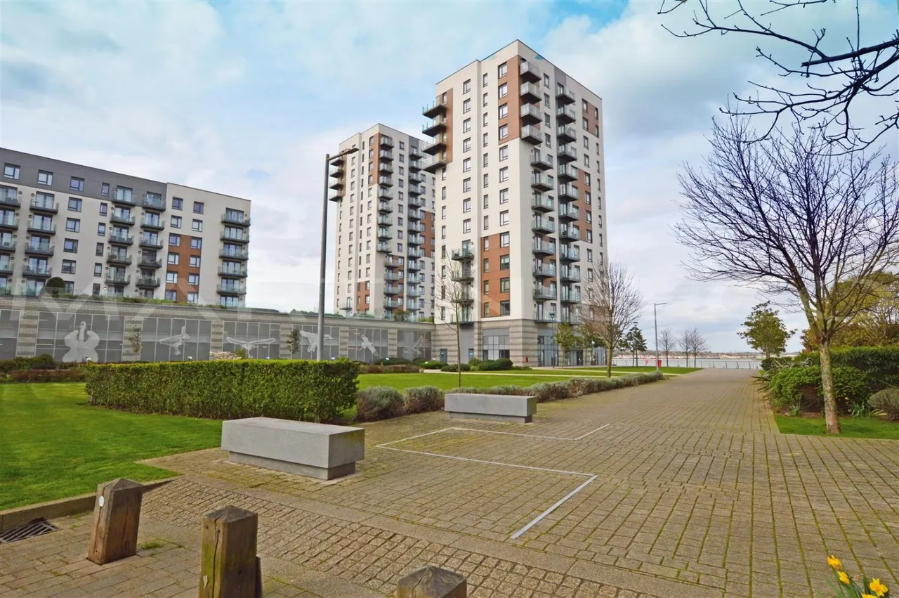 1 bed flat for sale — The Peninsula, Pegasus Way, Gillingham