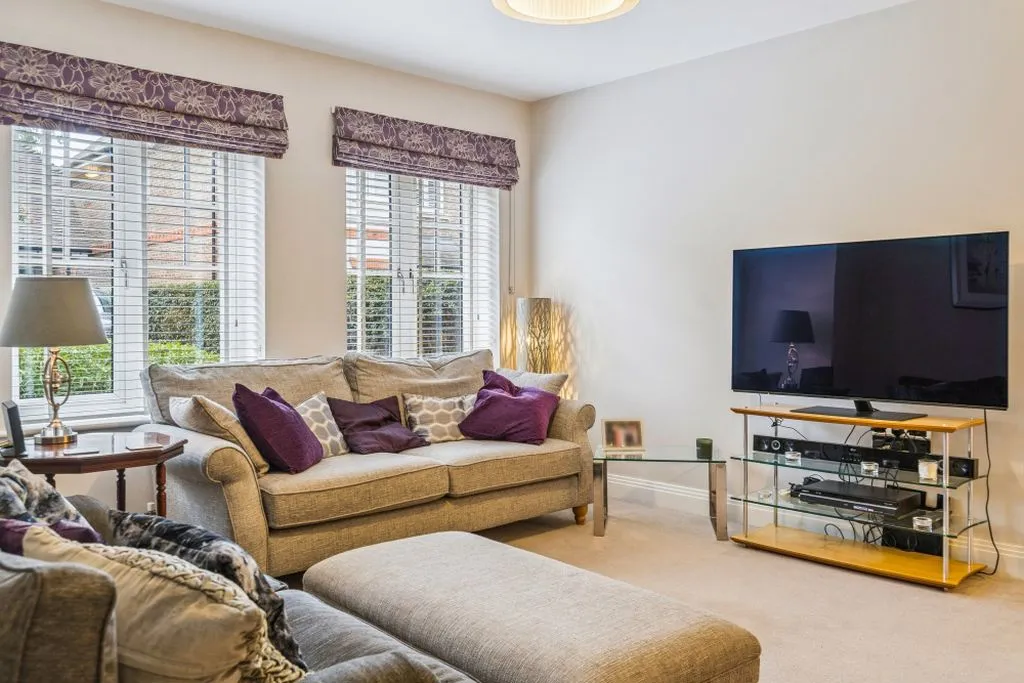 Bramley Gardens, Bourne End SL8 5FF, photo 3
