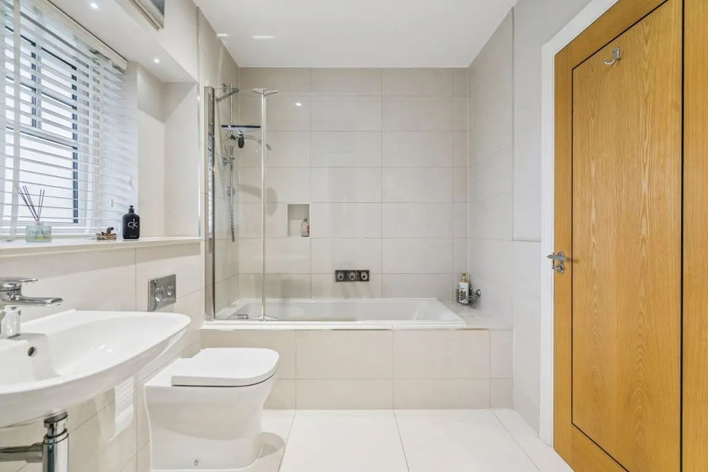 Bramley Gardens, Bourne End SL8 5FF, photo 15
