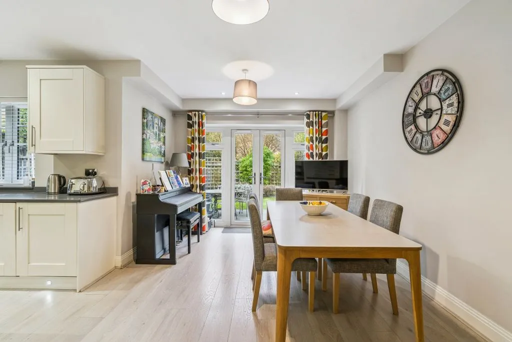 Bramley Gardens, Bourne End SL8 5FF, photo 4