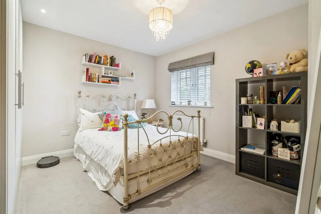 Bramley Gardens, Bourne End SL8 5FF, photo 12