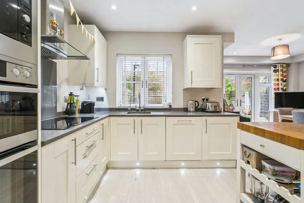 Bramley Gardens, Bourne End SL8 5FF, photo 6