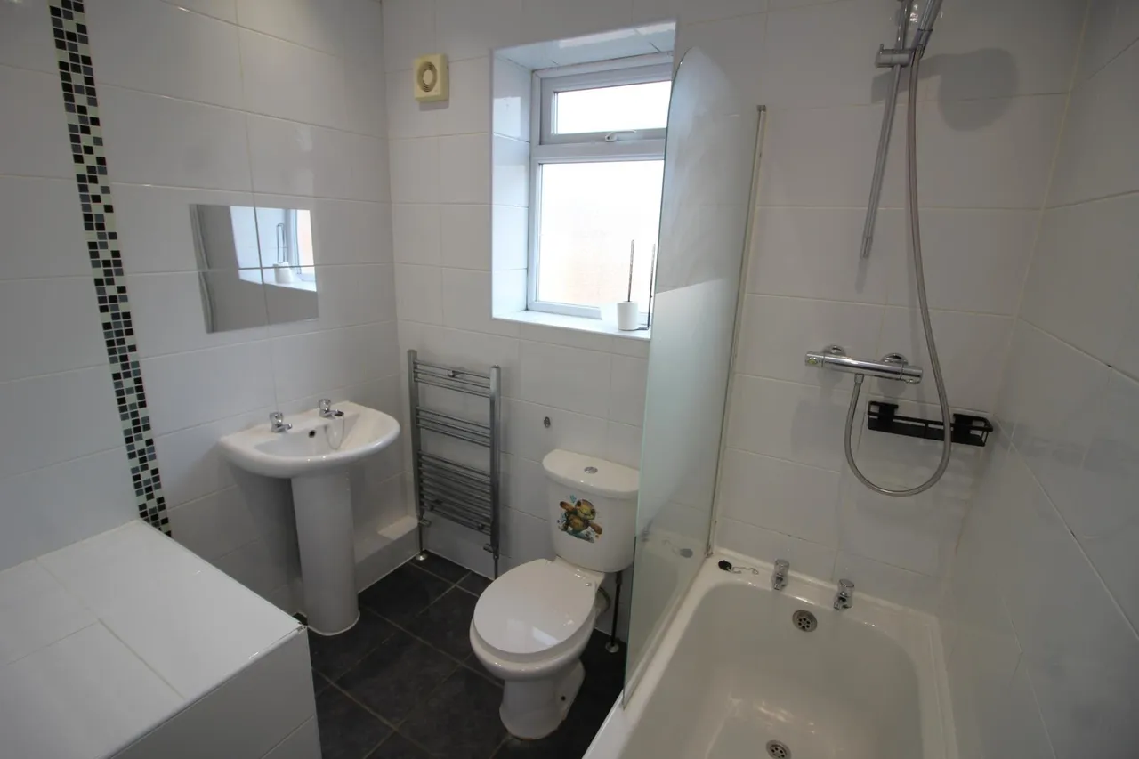 Coalshaw Green Road, Oldham, OL9, photo 10