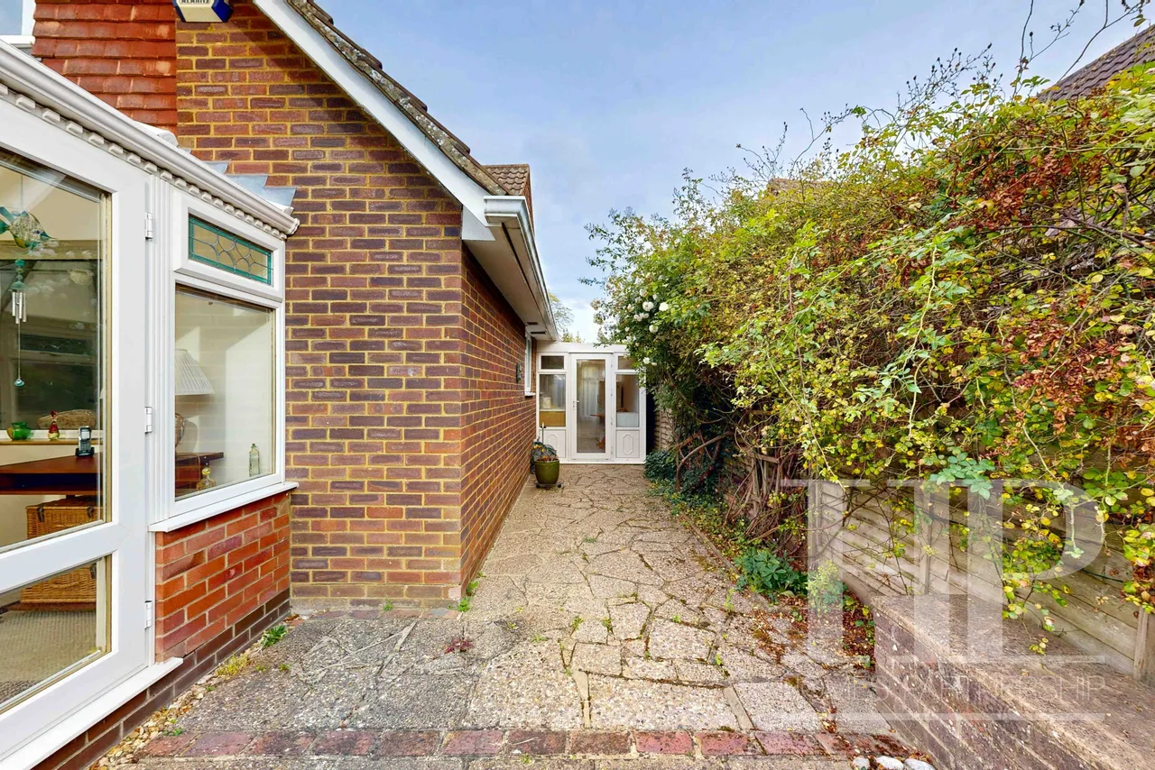 Moat Walk, Crawley, RH10, photo 28