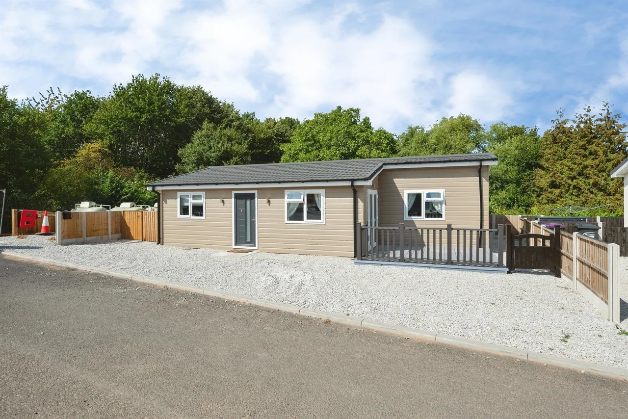 1 bed lodge for sale, Digbeth Lane, Claverley, WV5