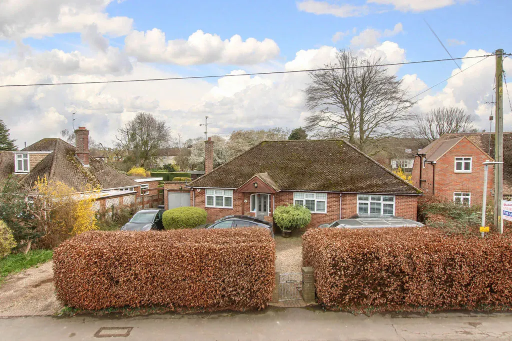3 bed property for sale — Mortimer Hill, Tring, Hertfordshire, HP23 5JA