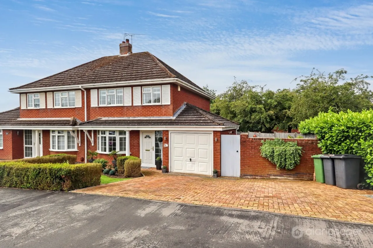 3 bed house for sale, Milby Drive, St Nicolas Park, CV11