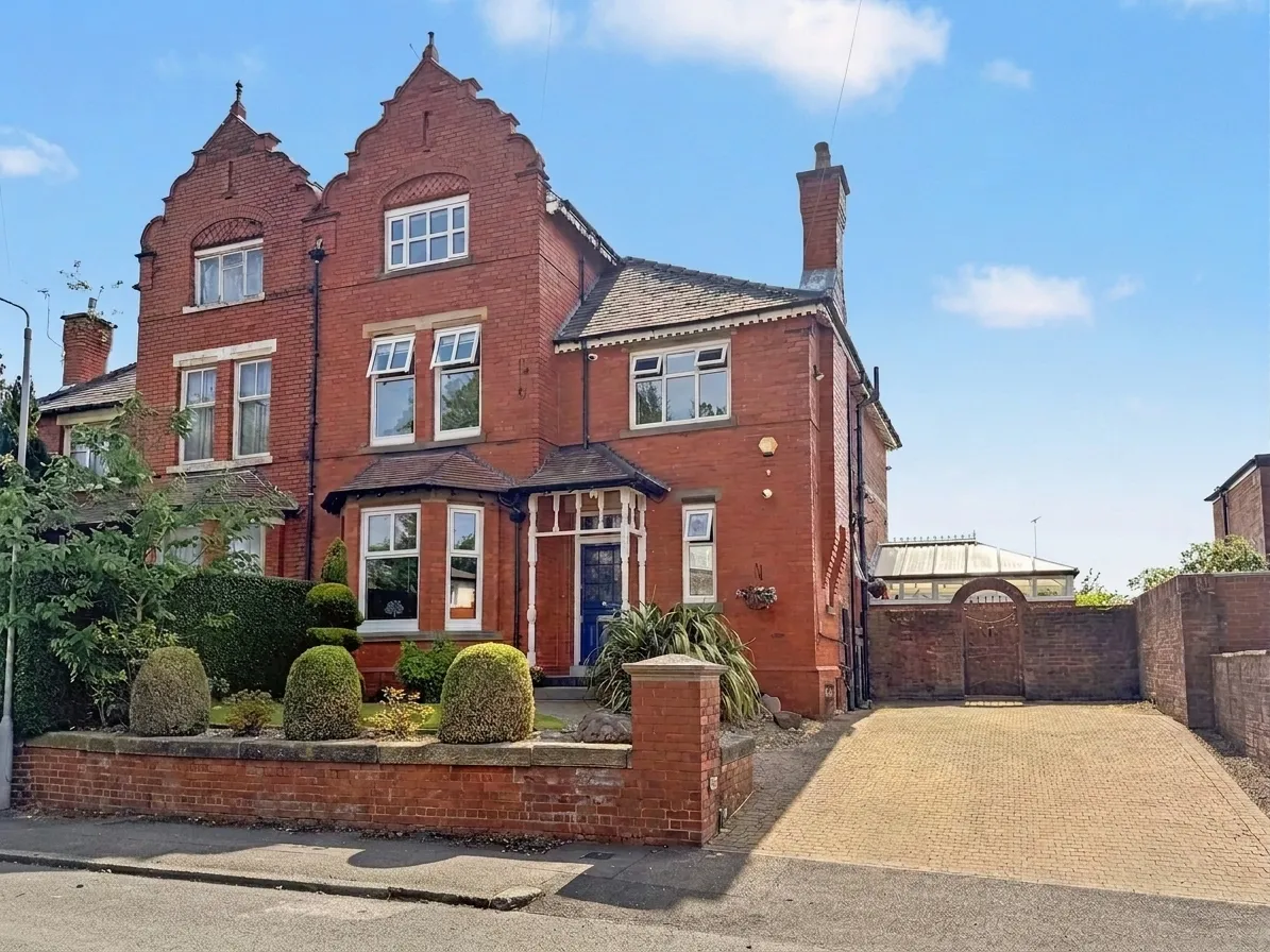 6 bed house for sale, Glebelands Road, Prestwich, M25