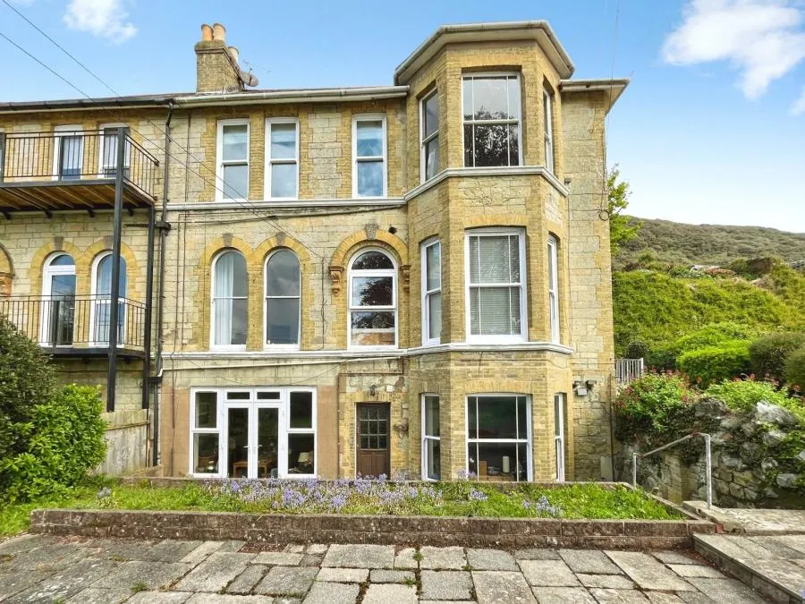 2 bed flat to rent, Southgrove Road, Ventnor, PO38