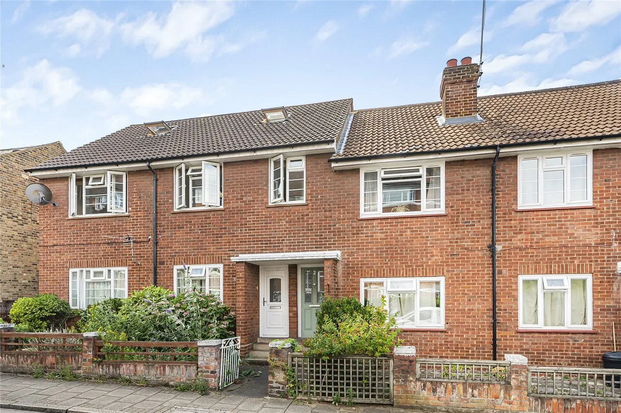 3 bed flat for sale, Derby Road, London, SW14