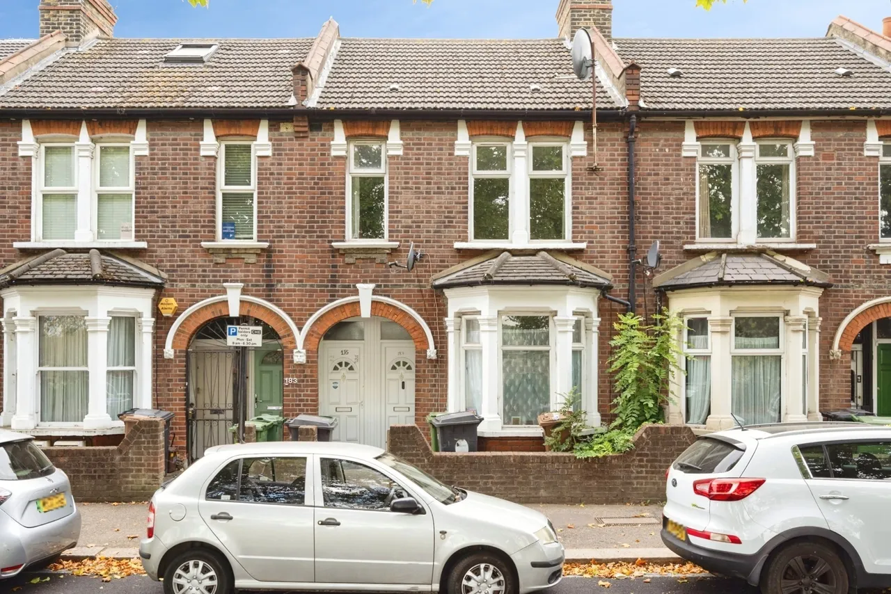 2 bed flat for sale, Dames Road, London, E7