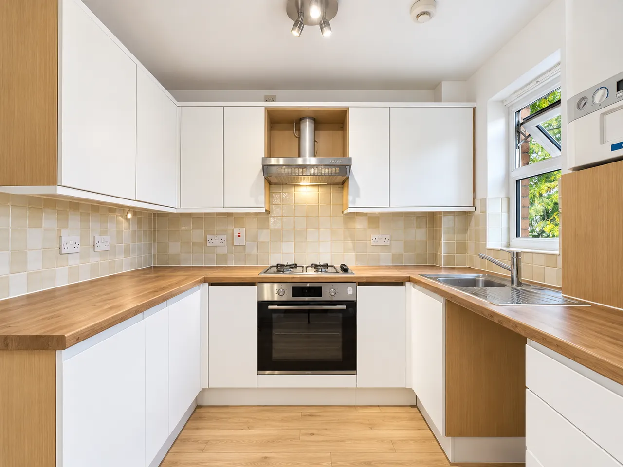 2 bed flat for sale, Derby Road, Enfield, EN3