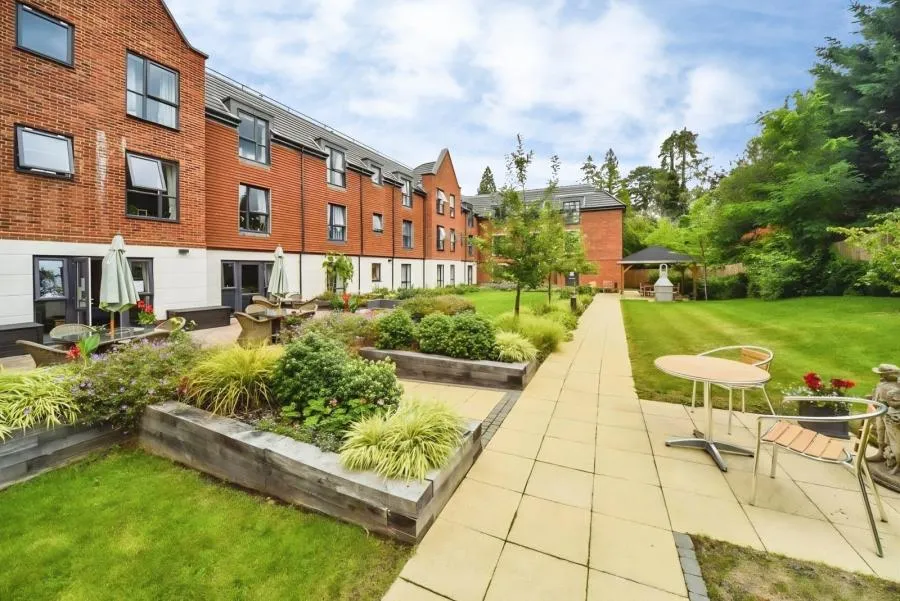 2 bed flat for sale, Birch Place, Dukes Ride, RG45
