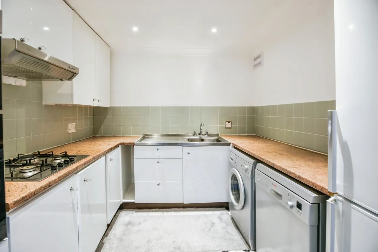 Oakhill Lodge, 15 Reedham Drive, Purley, CR8, photo 3