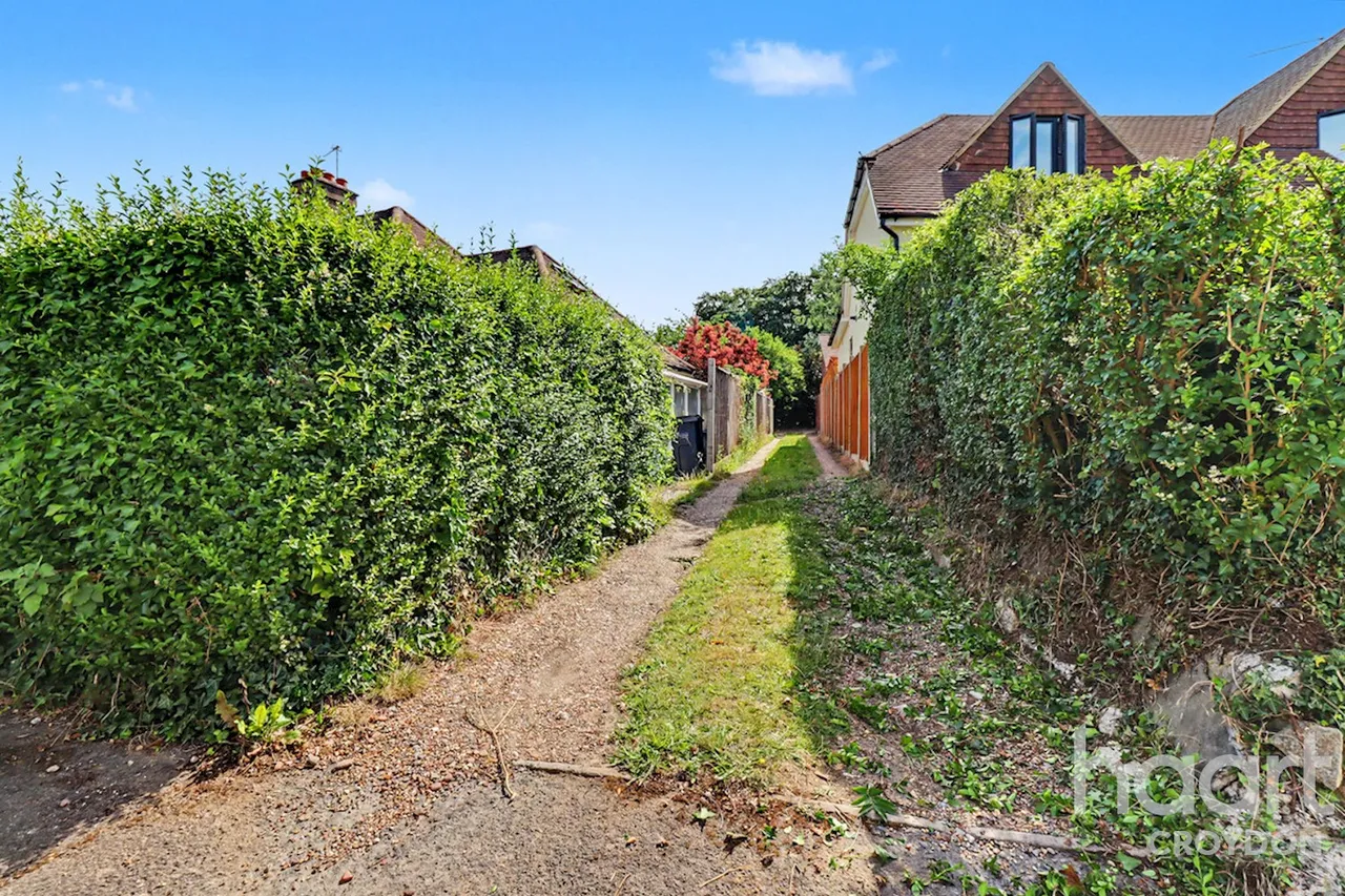 Stoats Nest Road, Coulsdon, CR5, photo 7
