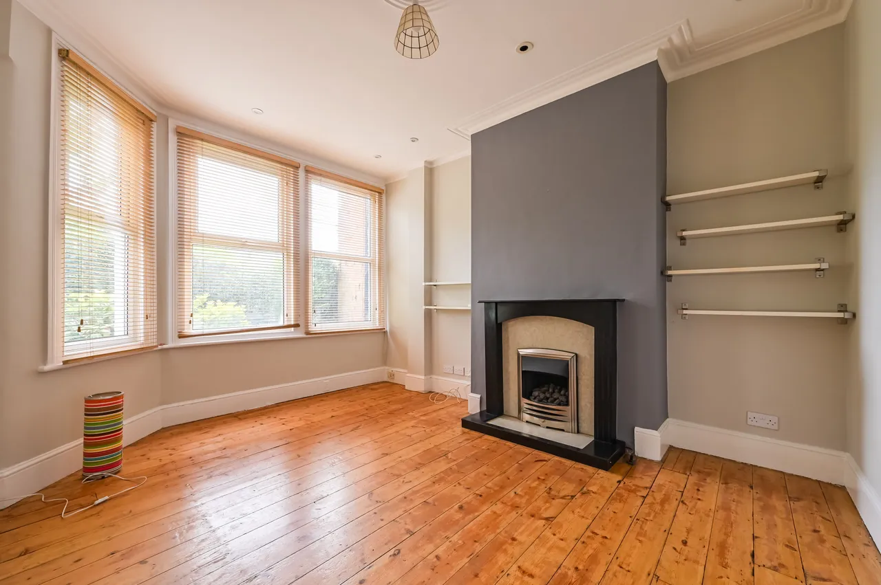 2 bed flat for sale — 5 Fairbourne Road, London